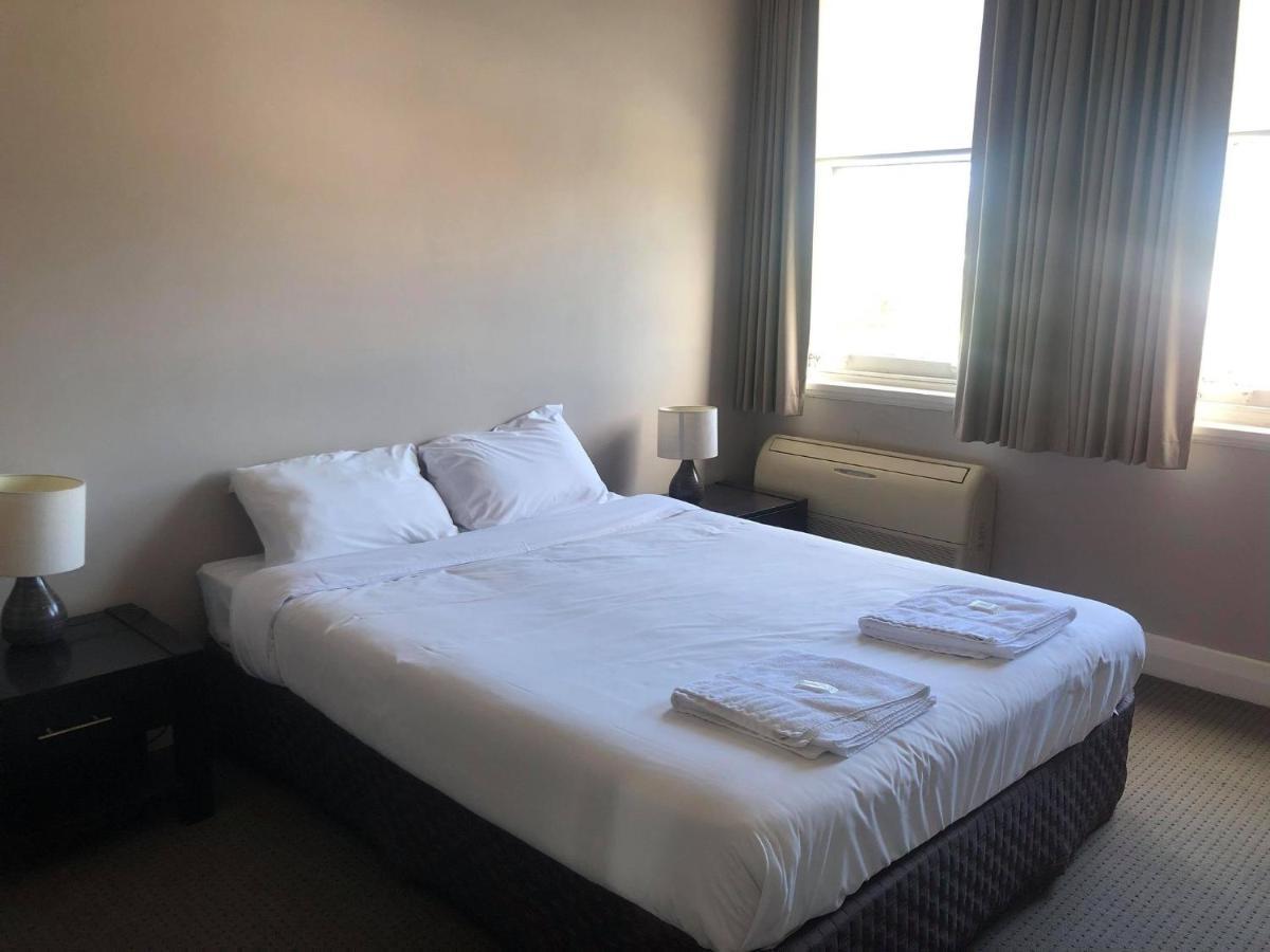 The Young Street Hotel Carrington 외부 사진